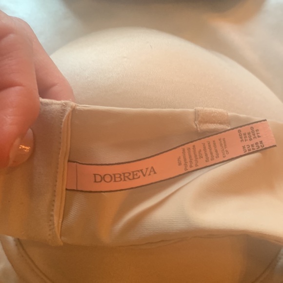 Victoria secret 34DD - Picture 4 of 4